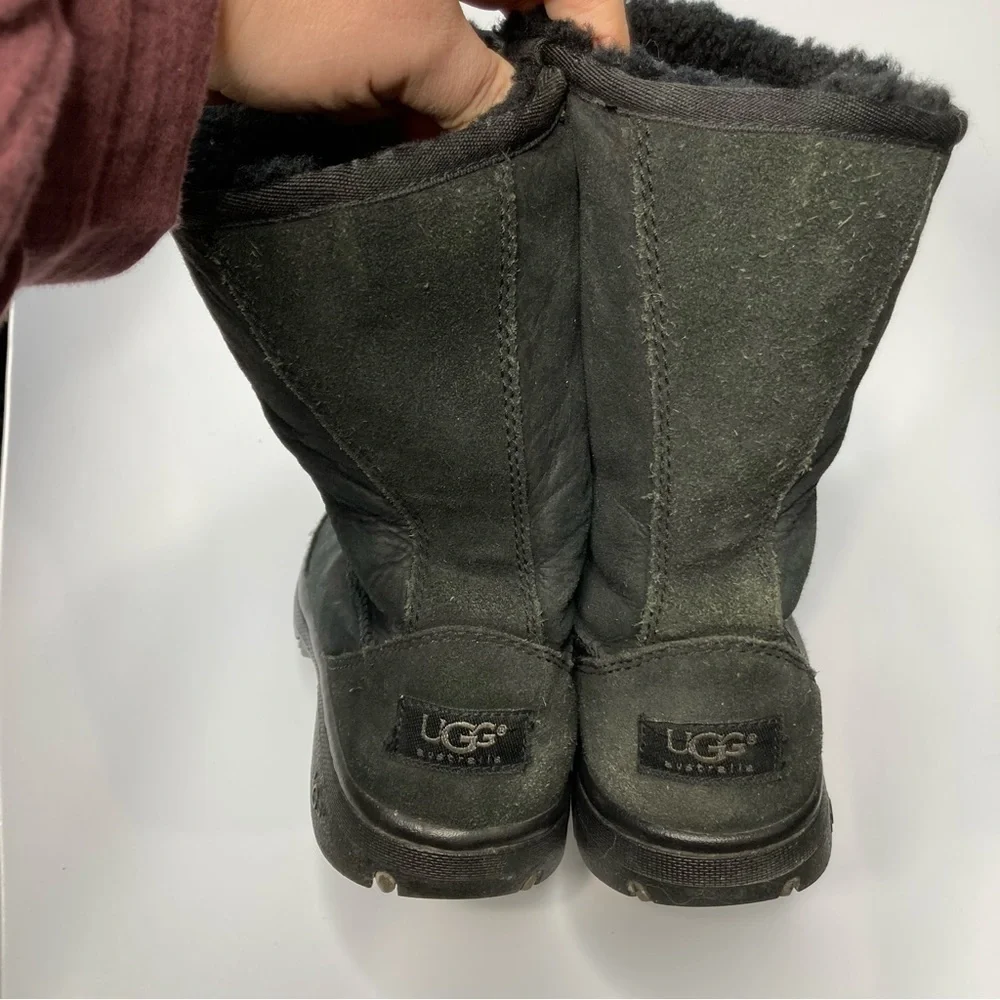 UGG ultimate‎ short black boots size 8